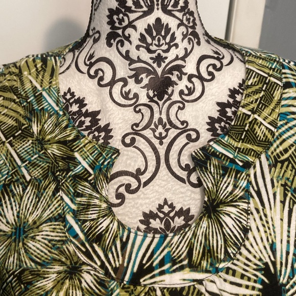 🌺Ruby RD Favorites Women’s Multicolor Tropical Short Sleeve top size large - Picture 2 of 6
